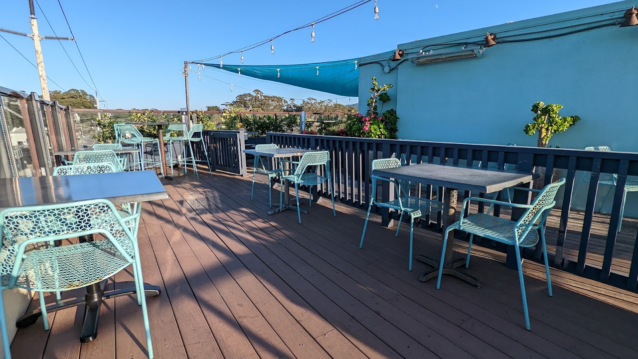 LindaRose Rooftop Bar & Grill at Hotel 1110
